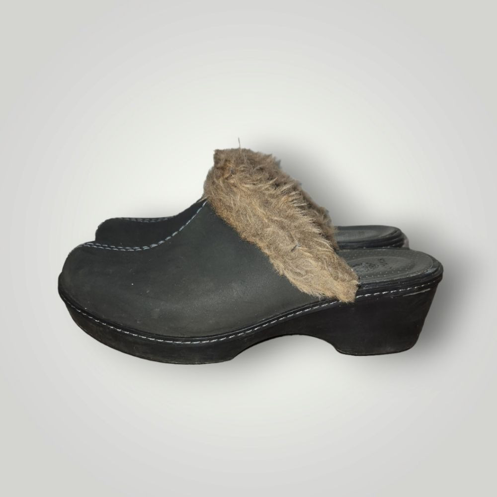 Crocs Cobbler Fuzz Womens 9 Clogs Shoes Brown Faux Fur Lined Slip On Heel